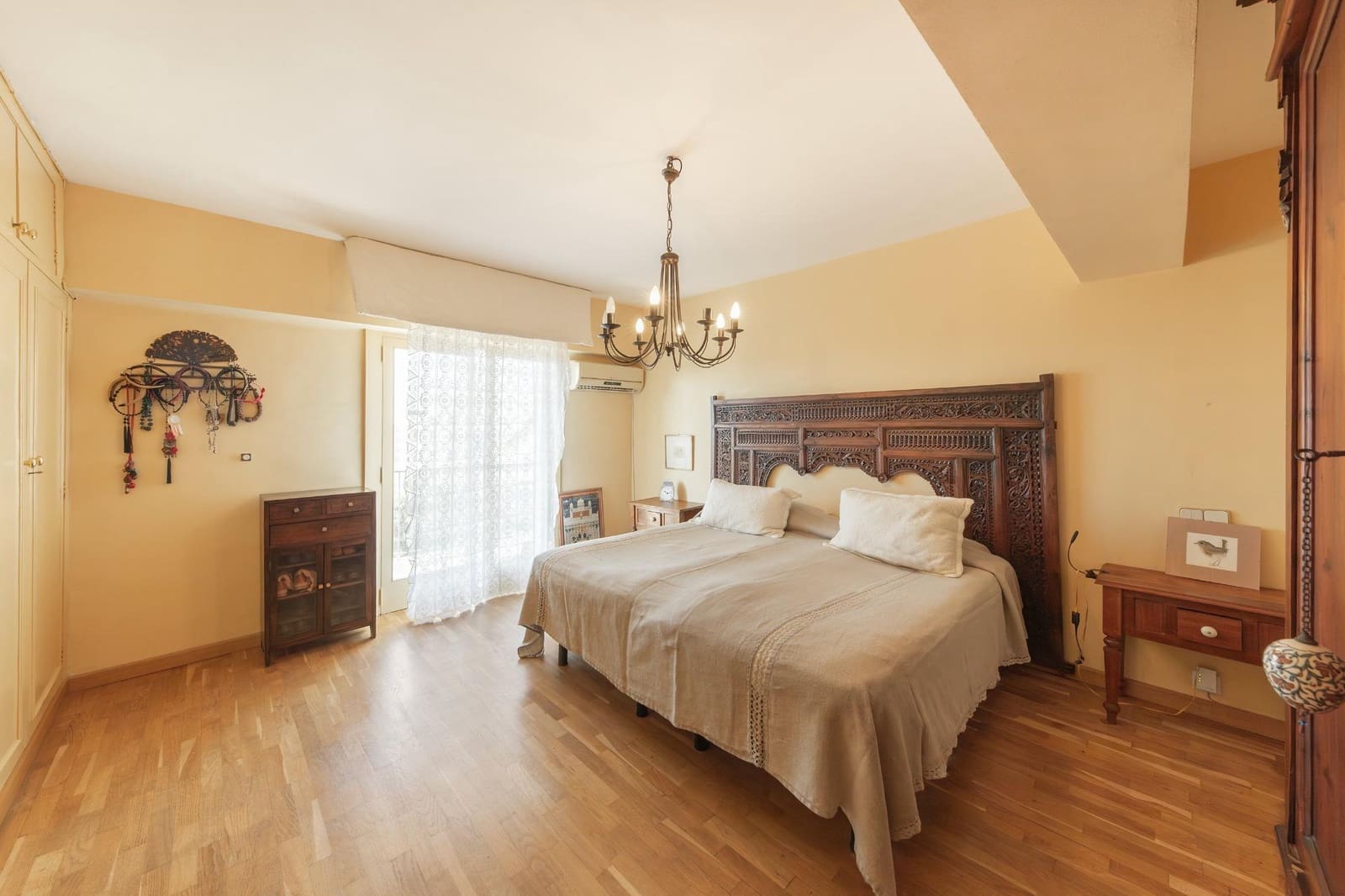 6 bedroom Flat for sale in Palma de Mallorca with garage - € 949,000 (Ref: 10068006)