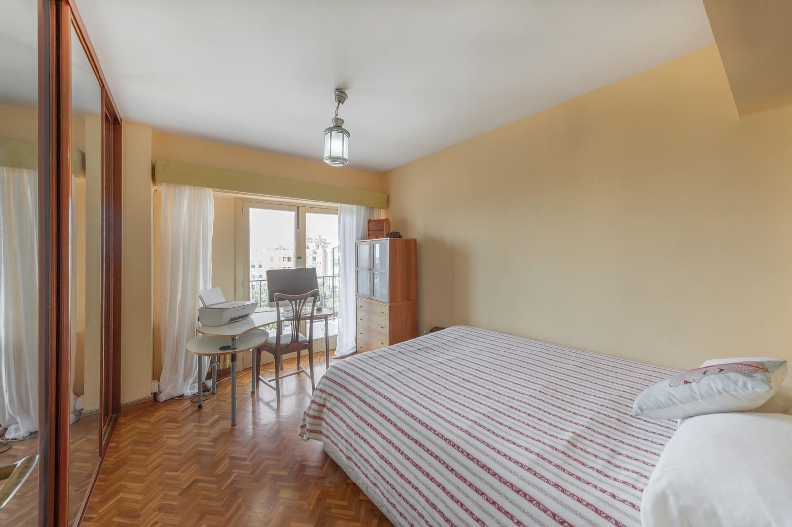 6 bedroom Flat for sale in Palma de Mallorca with garage - € 949,000 (Ref: 10068006)