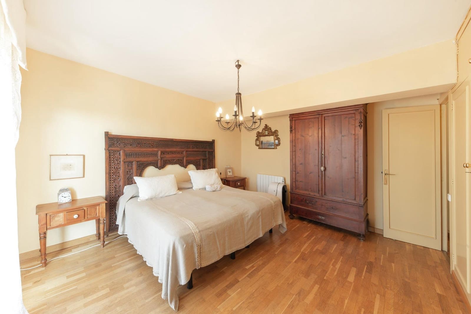 6 bedroom Flat for sale in Palma de Mallorca with garage - € 949,000 (Ref: 10068006)