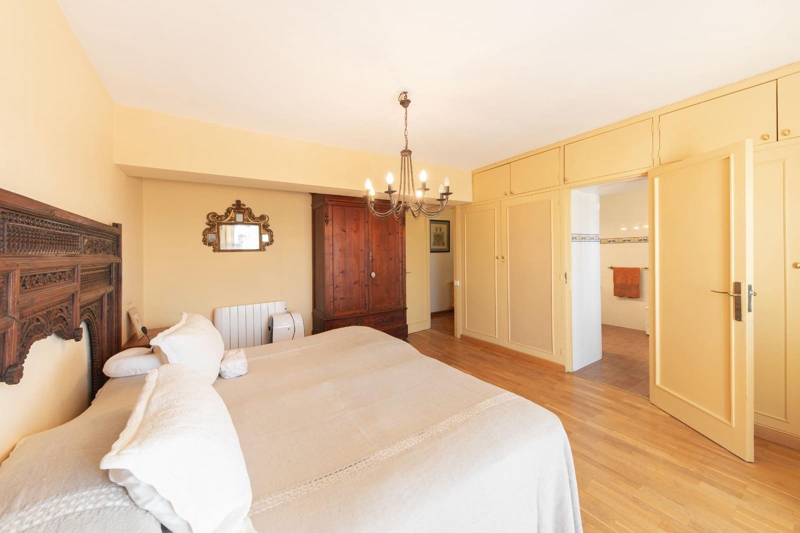 6 bedroom Flat for sale in Palma de Mallorca with garage - € 949,000 (Ref: 10068006)