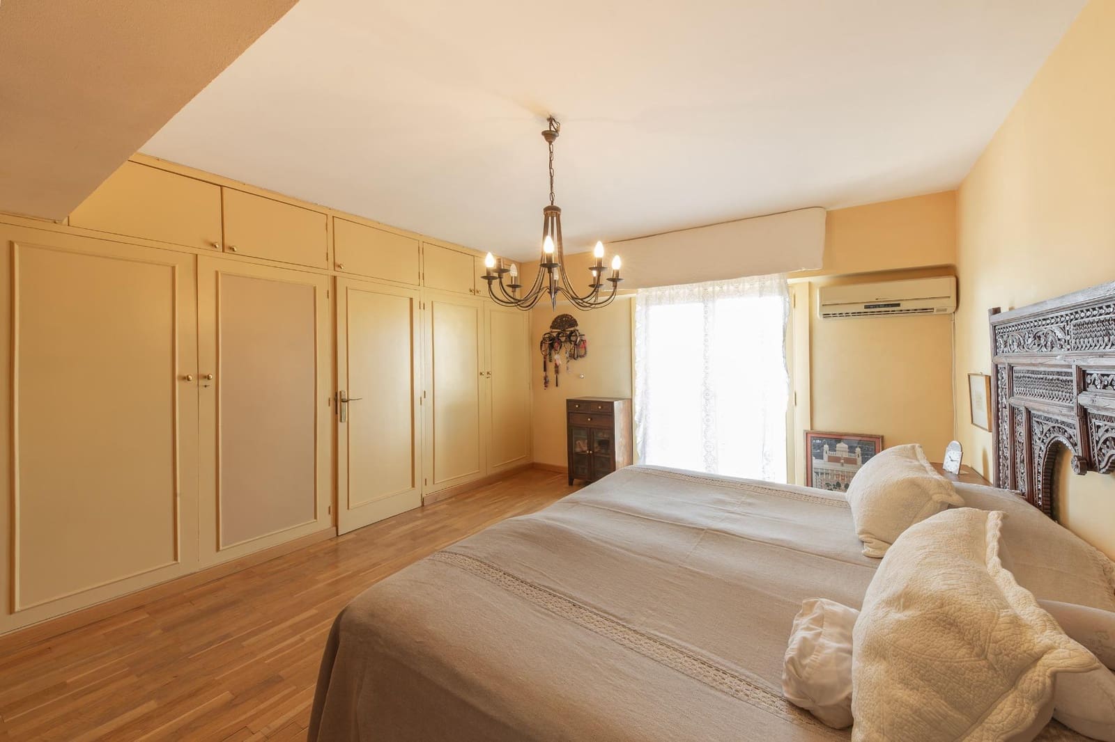6 bedroom Flat for sale in Palma de Mallorca with garage - € 949,000 (Ref: 10068006)