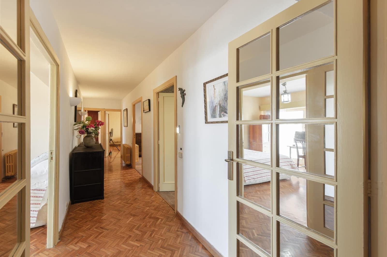 6 bedroom Flat for sale in Palma de Mallorca with garage - € 949,000 (Ref: 10068006)