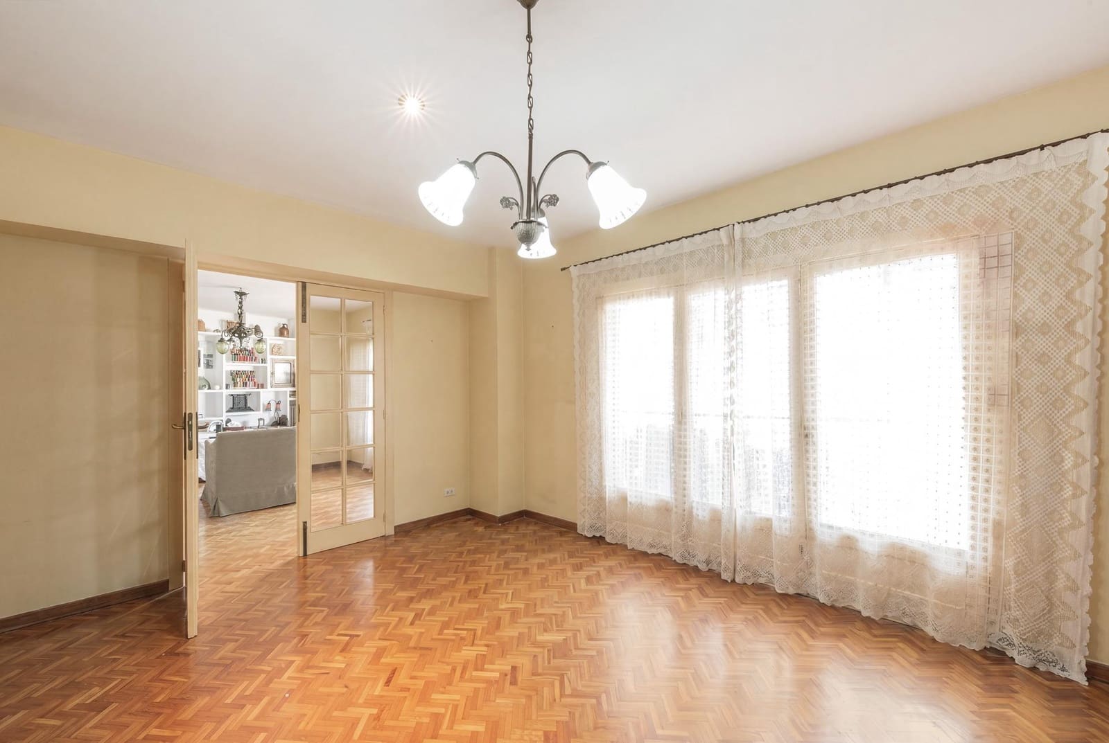 6 bedroom Flat for sale in Palma de Mallorca with garage - € 949,000 (Ref: 10068006)