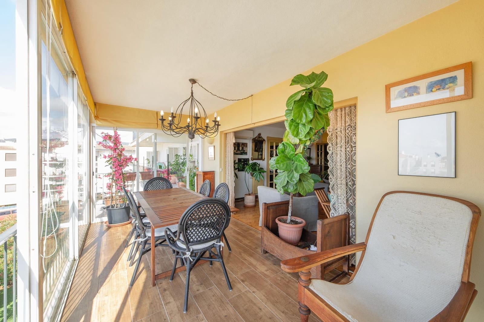 6 bedroom Flat for sale in Palma de Mallorca with garage - € 949,000 (Ref: 10068006)