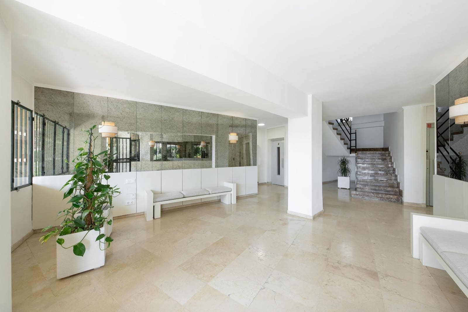 6 bedroom Flat for sale in Palma de Mallorca with garage - € 949,000 (Ref: 10068006)