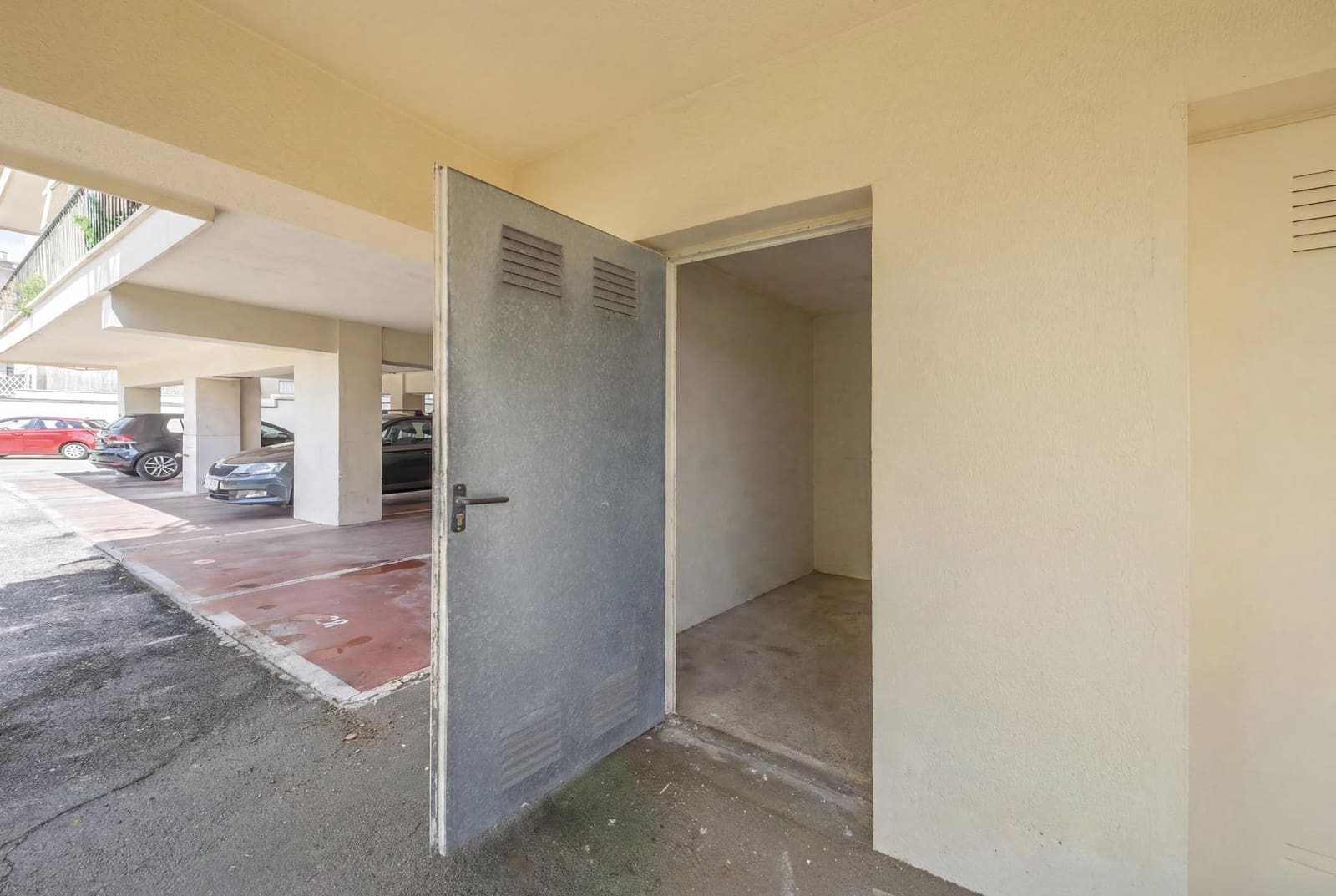6 bedroom Flat for sale in Palma de Mallorca with garage - € 949,000 (Ref: 10068006)