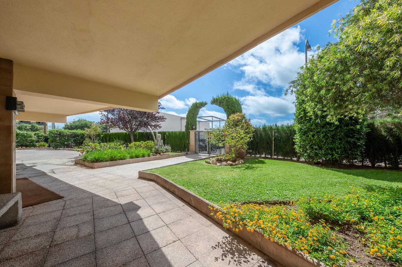 6 bedroom Flat for sale in Palma de Mallorca with garage - € 949,000 (Ref: 10068006)
