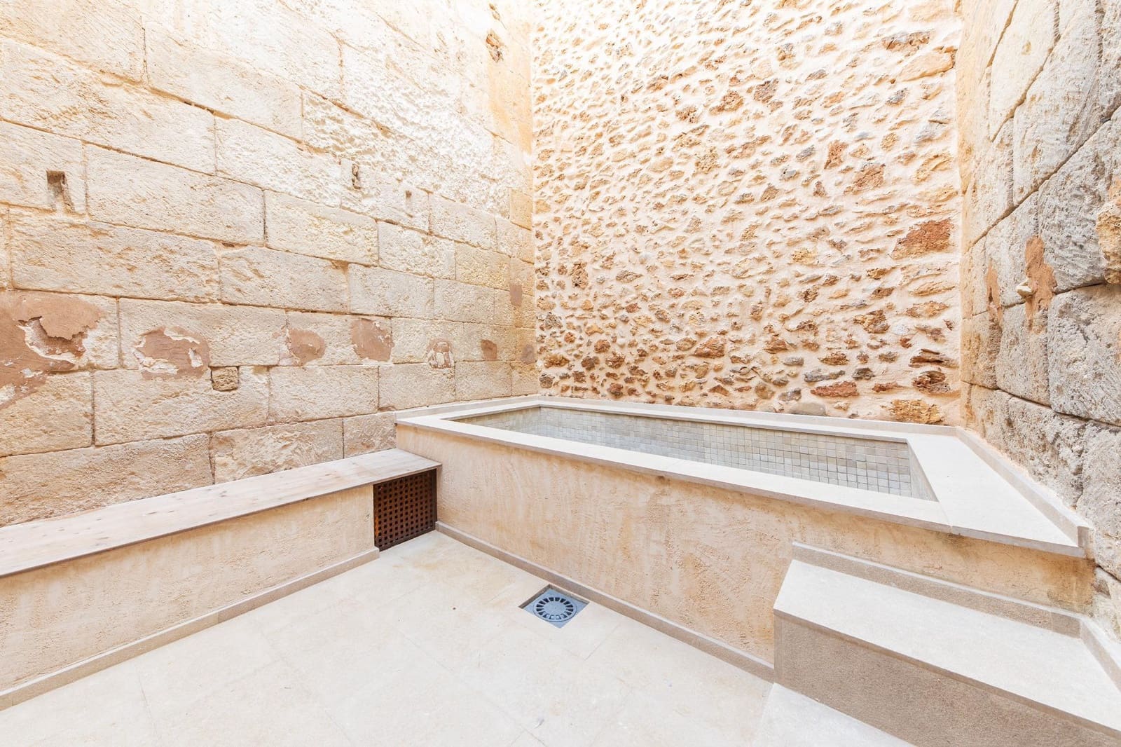 2 bedroom Townhouse for sale in Sa Pobla with pool - € 460,000 (Ref: 10139783)