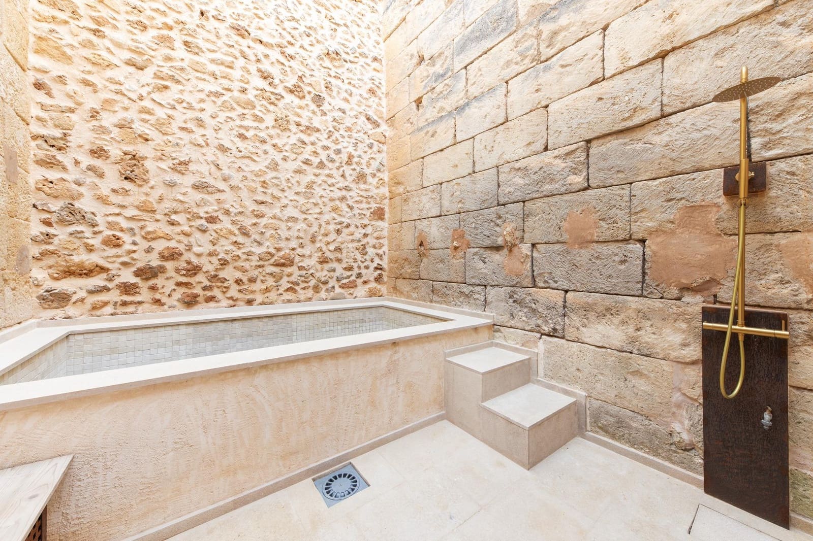 2 bedroom Townhouse for sale in Sa Pobla with pool - € 460,000 (Ref: 10139783)