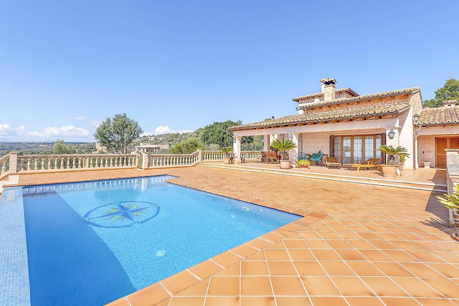 5 bedroom Villa for sale in Puntiro with pool - € 2,700,000 (Ref: 8699926)