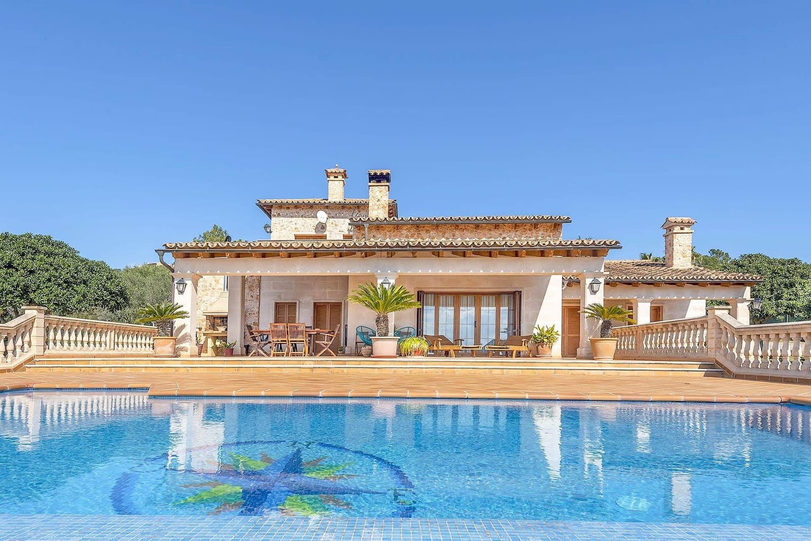 5 bedroom Villa for sale in Puntiro with pool - € 2,700,000 (Ref: 8699926)