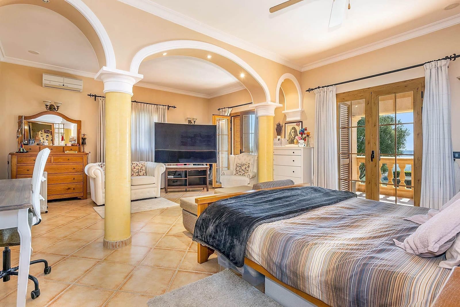 5 bedroom Villa for sale in Puntiro with pool - € 2,700,000 (Ref: 8699926)