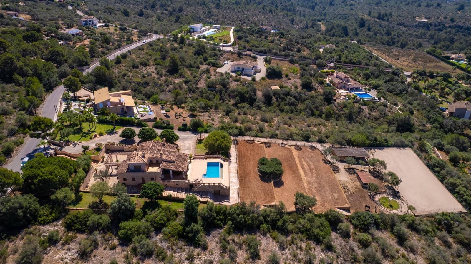 5 bedroom Villa for sale in Puntiro with pool - € 2,700,000 (Ref: 8699926)