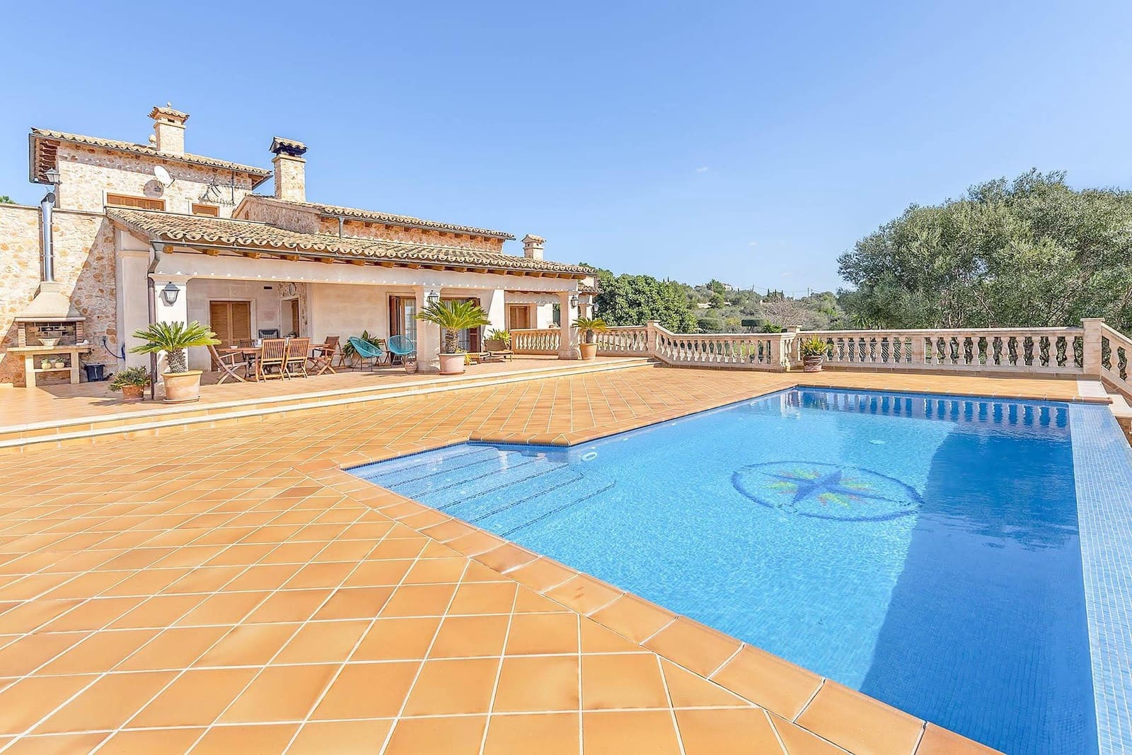 5 bedroom Villa for sale in Puntiro with pool - € 2,700,000 (Ref: 8699926)