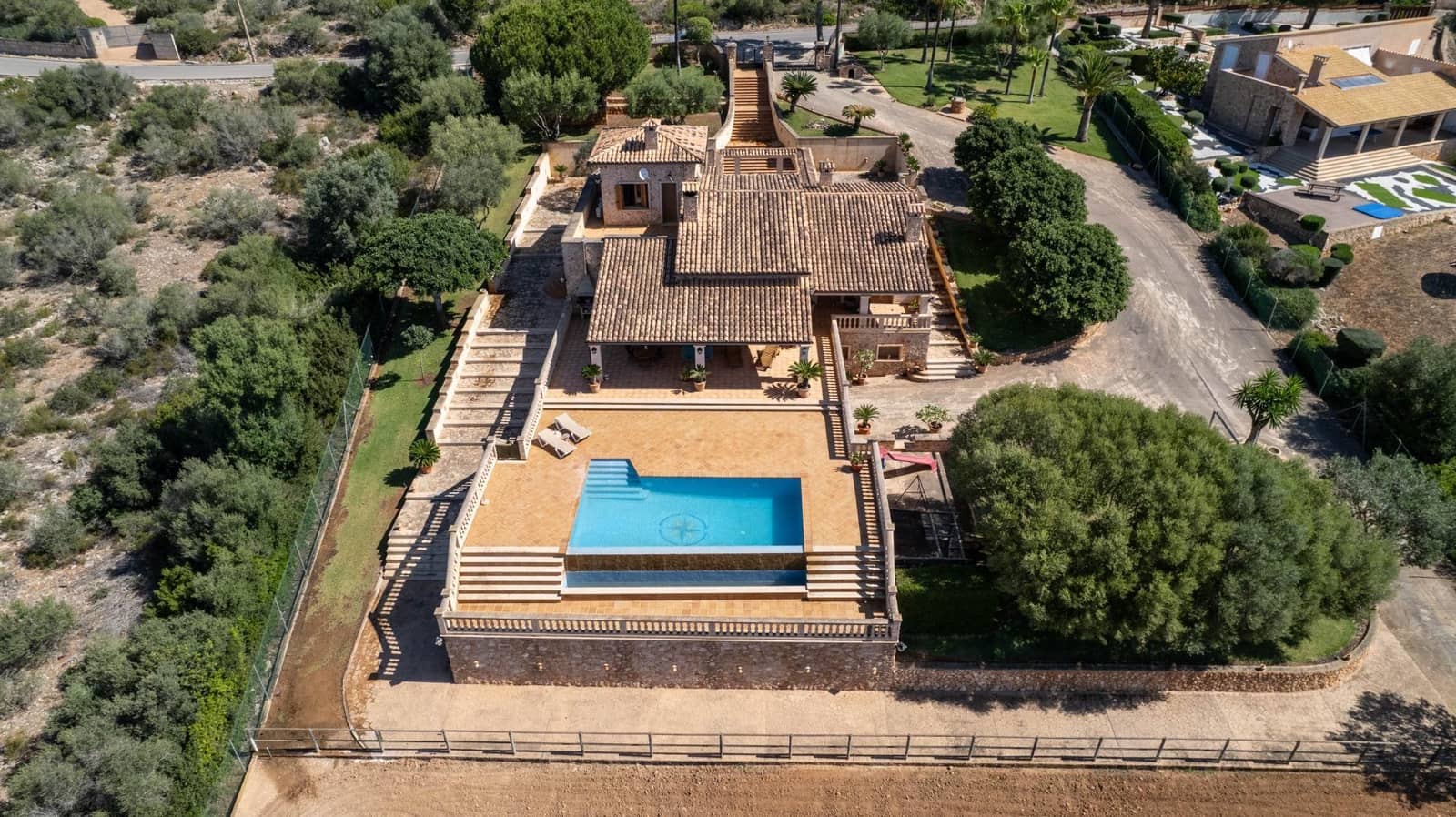 5 bedroom Villa for sale in Puntiro with pool - € 2,700,000 (Ref: 8699926)