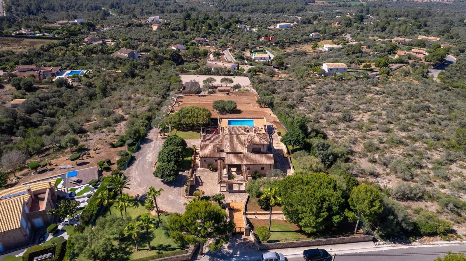 5 bedroom Villa for sale in Puntiro with pool - € 2,700,000 (Ref: 8699926)