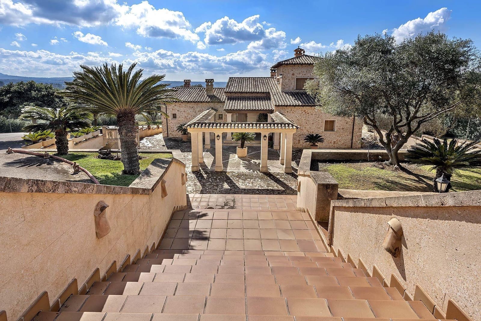 5 bedroom Villa for sale in Puntiro with pool - € 2,700,000 (Ref: 8699926)