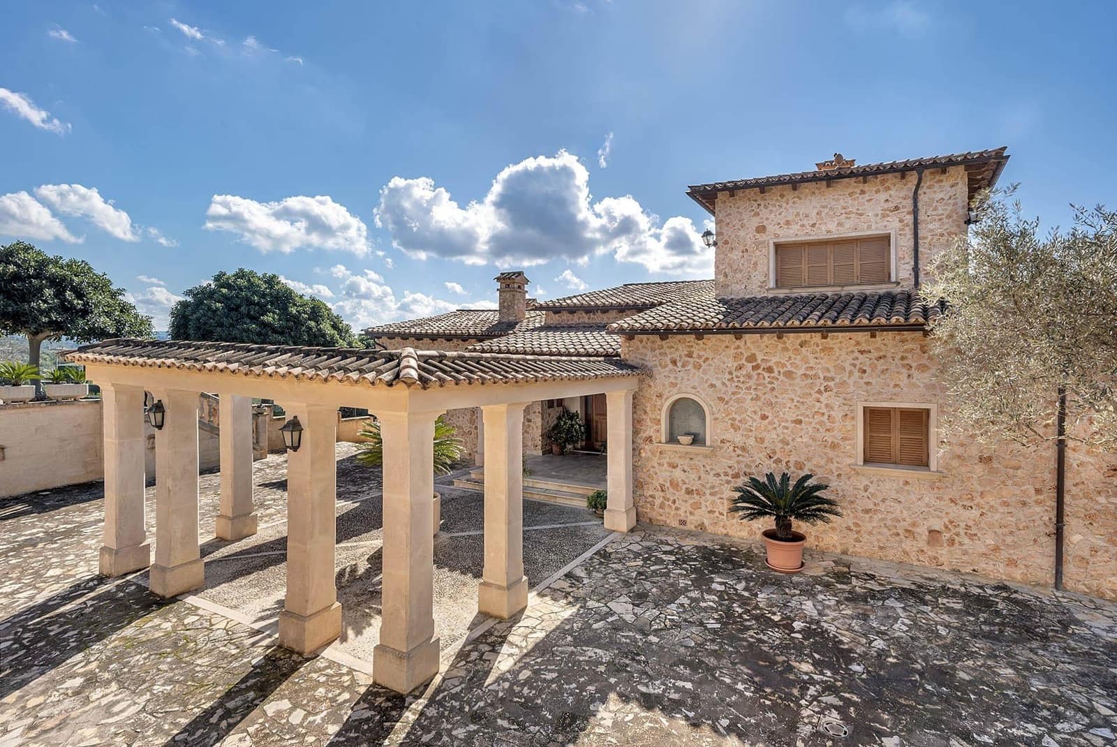 5 bedroom Villa for sale in Puntiro with pool - € 2,700,000 (Ref: 8699926)