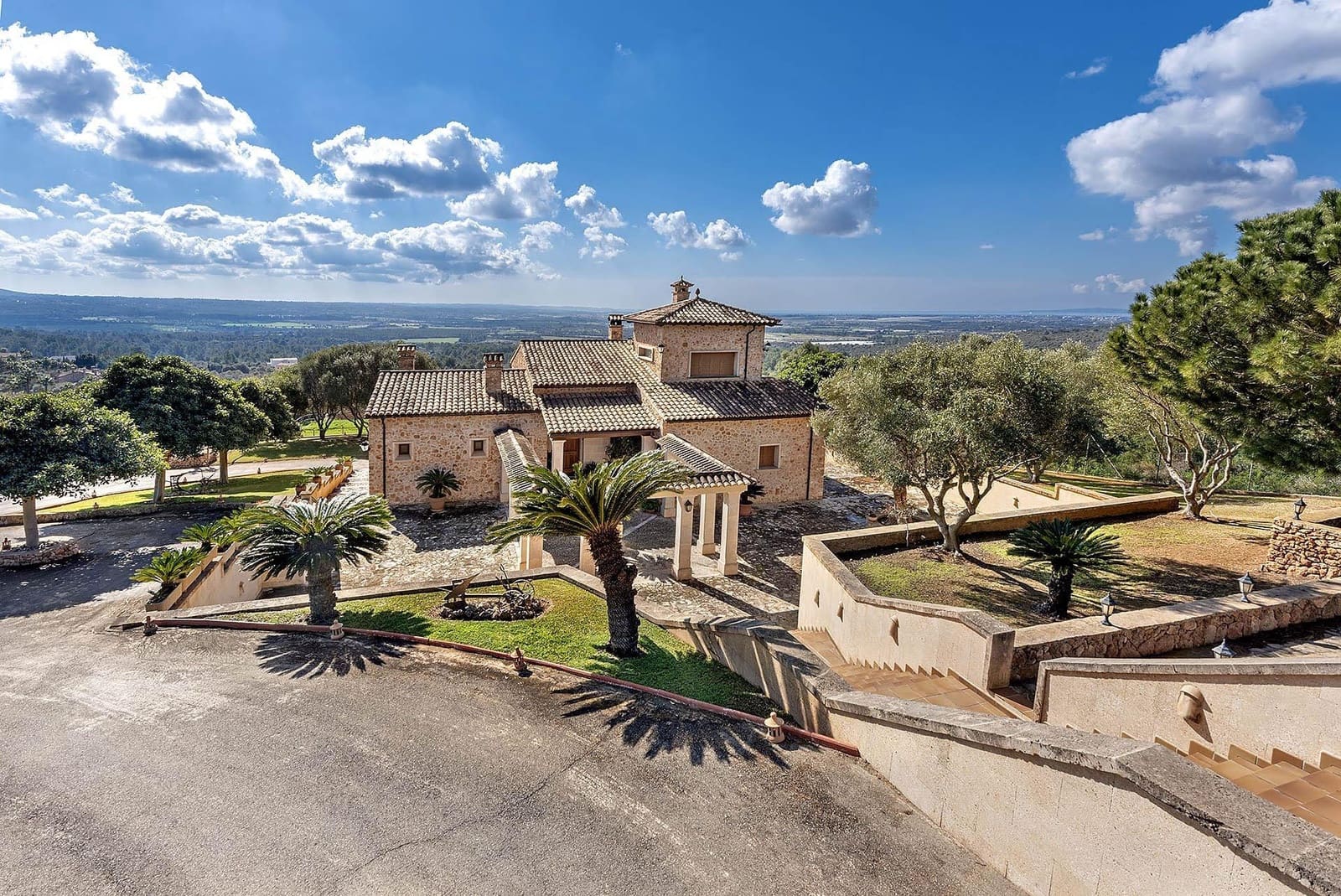 5 bedroom Villa for sale in Puntiro with pool - € 2,700,000 (Ref: 8699926)