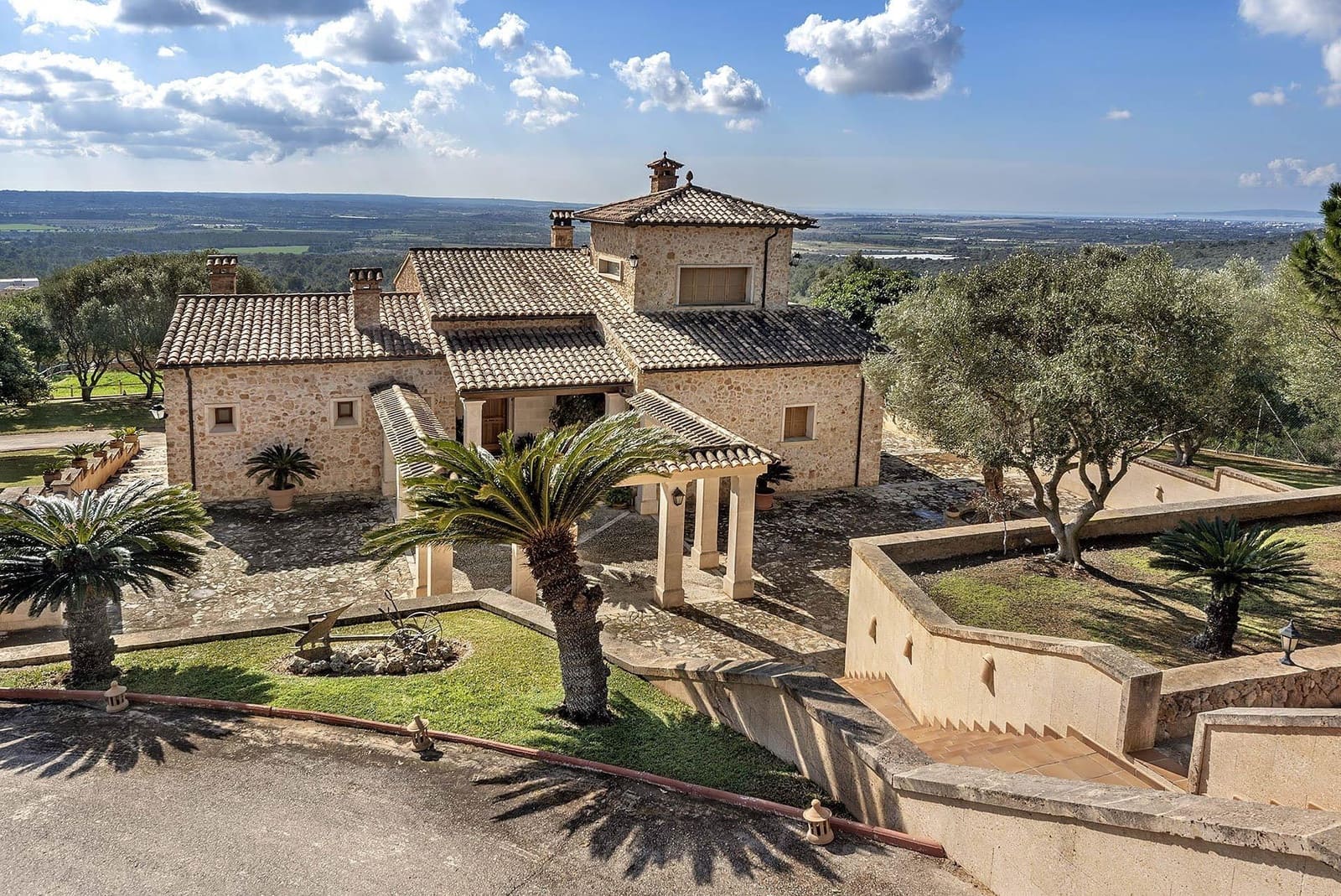 5 bedroom Villa for sale in Puntiro with pool - € 2,700,000 (Ref: 8699926)