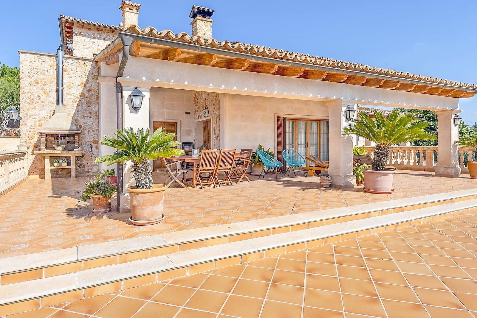 5 bedroom Villa for sale in Puntiro with pool - € 2,700,000 (Ref: 8699926)