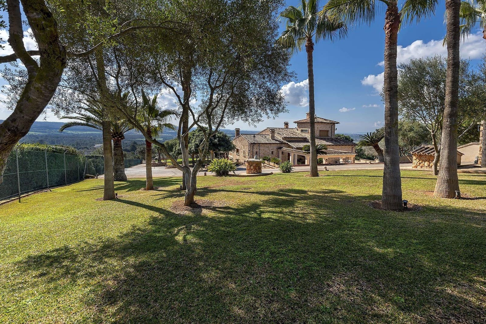 5 bedroom Villa for sale in Puntiro with pool - € 2,700,000 (Ref: 8699926)