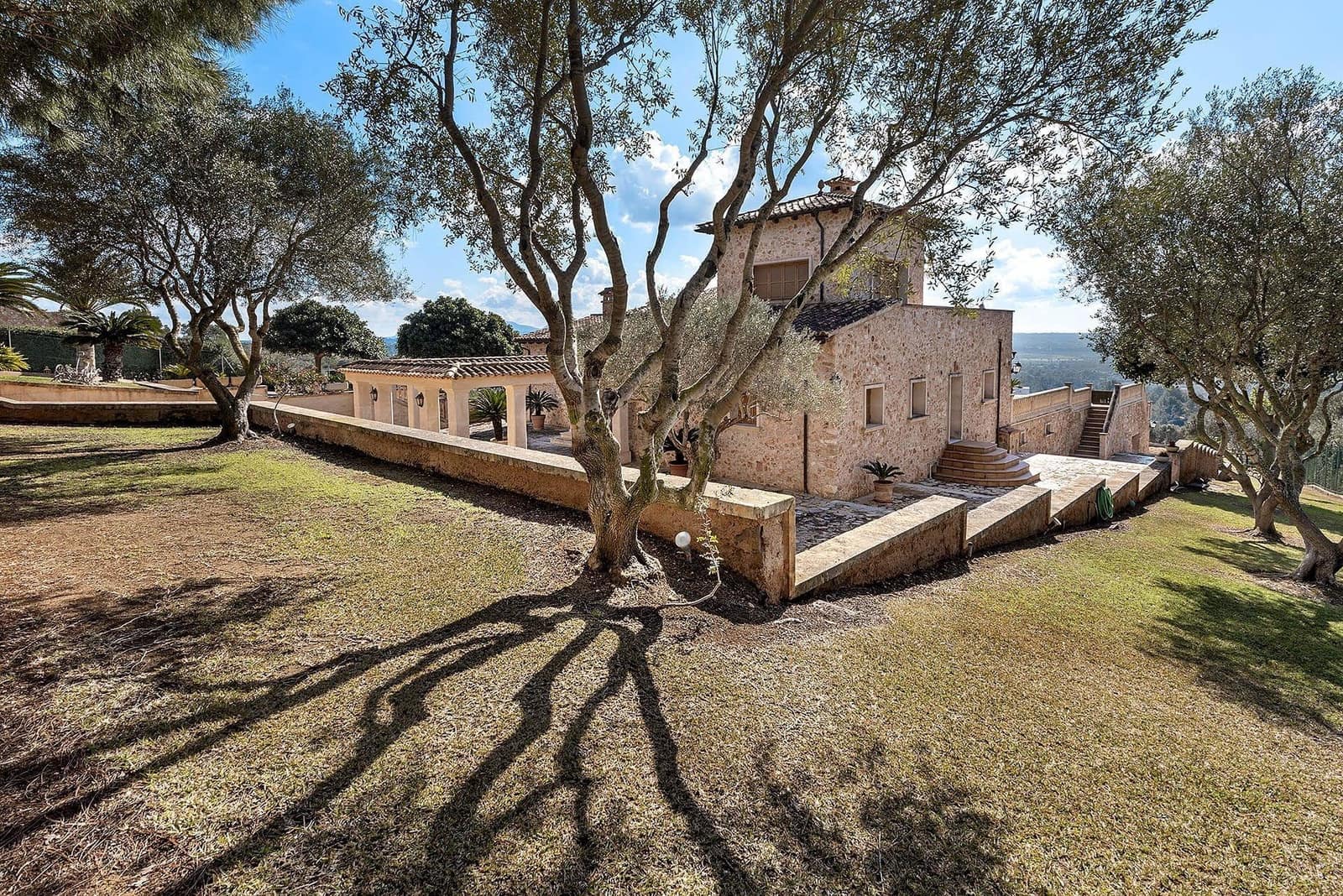 5 bedroom Villa for sale in Puntiro with pool - € 2,700,000 (Ref: 8699926)
