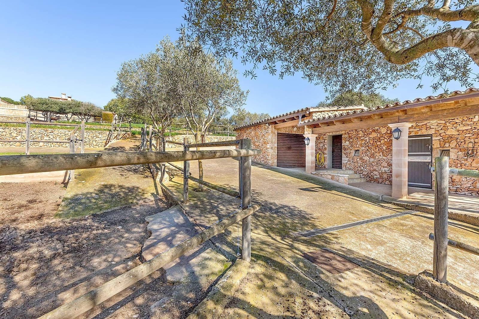 5 bedroom Villa for sale in Puntiro with pool - € 2,700,000 (Ref: 8699926)