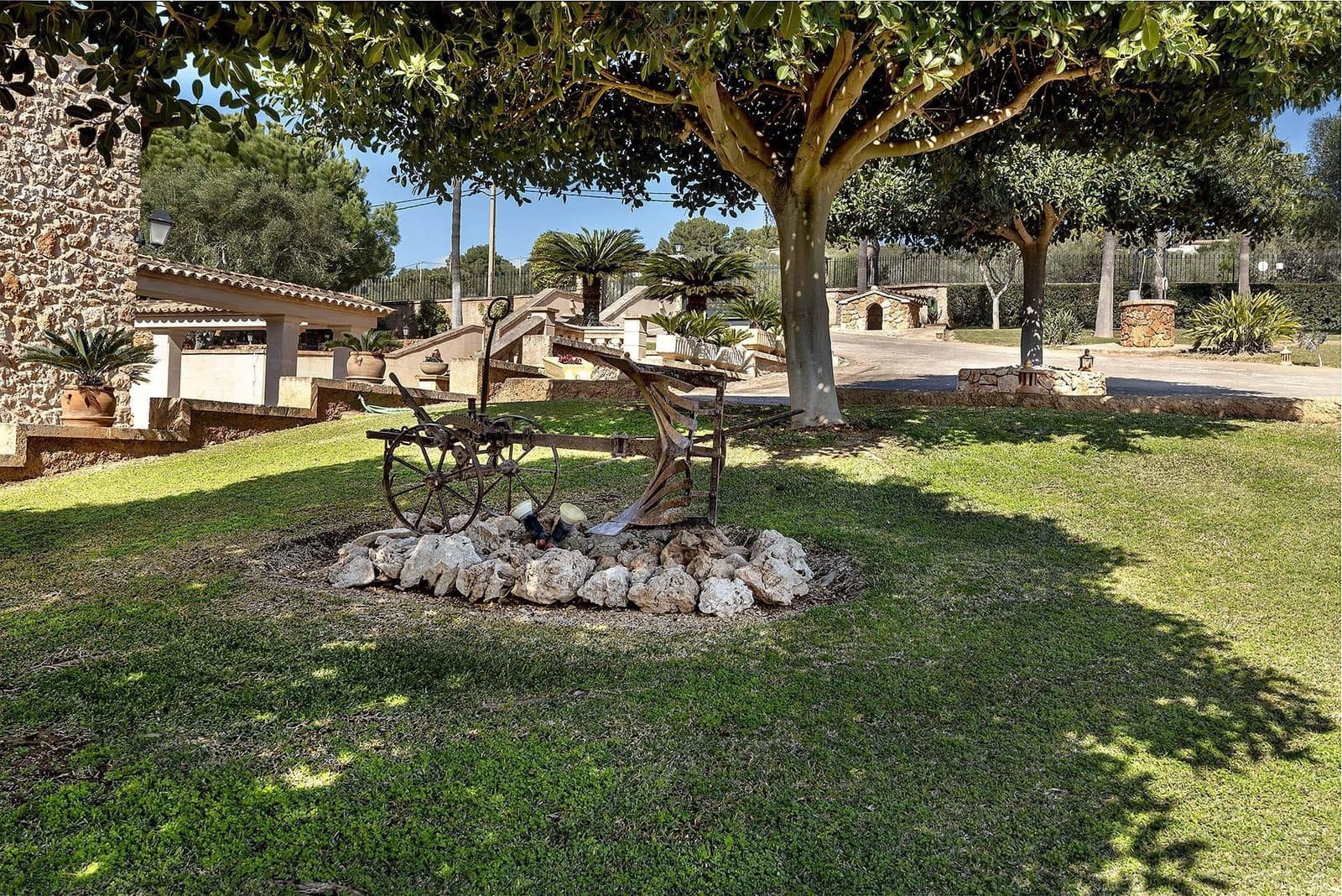 5 bedroom Villa for sale in Puntiro with pool - € 2,700,000 (Ref: 8699926)