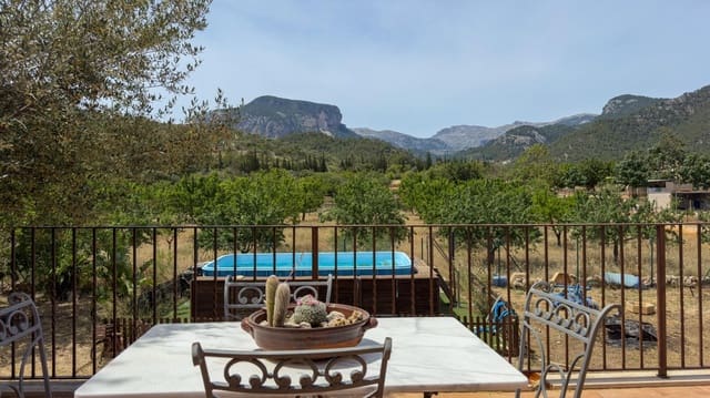 3 soveværelse Finca/Landehus til salg i Lloseta med swimmingpool garage - € 599.000 (Ref: 9036641)