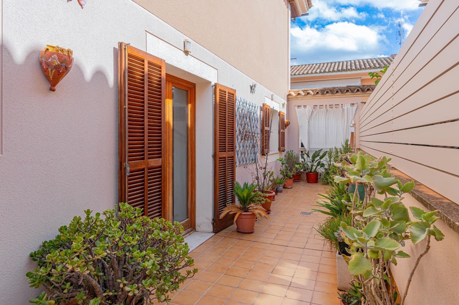 4 bedroom Terraced Villa for sale in Santa Maria del Cami with garage - € 649,900 (Ref: 9264582)