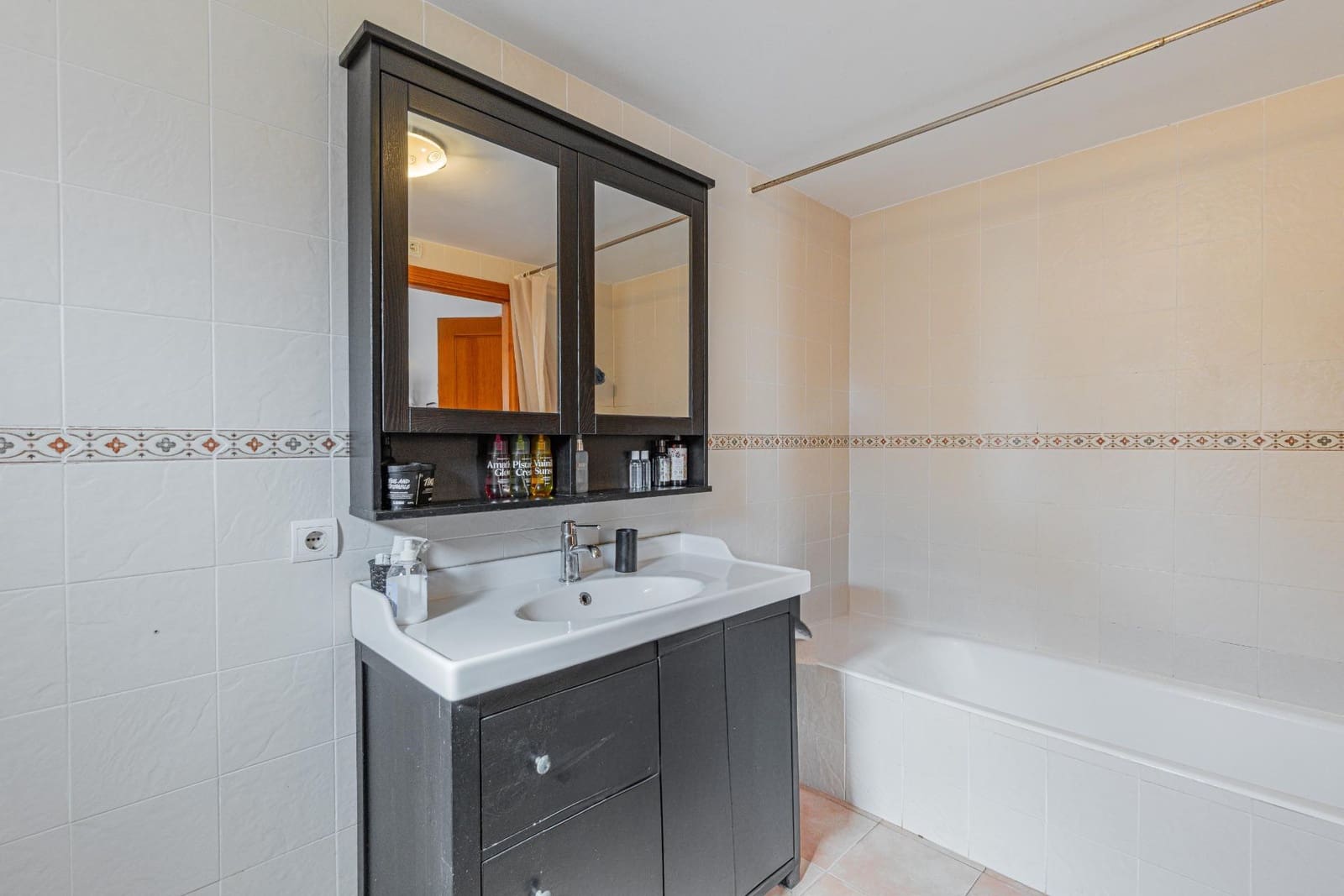 4 bedroom Terraced Villa for sale in Santa Maria del Cami with garage - € 649,900 (Ref: 9264582)