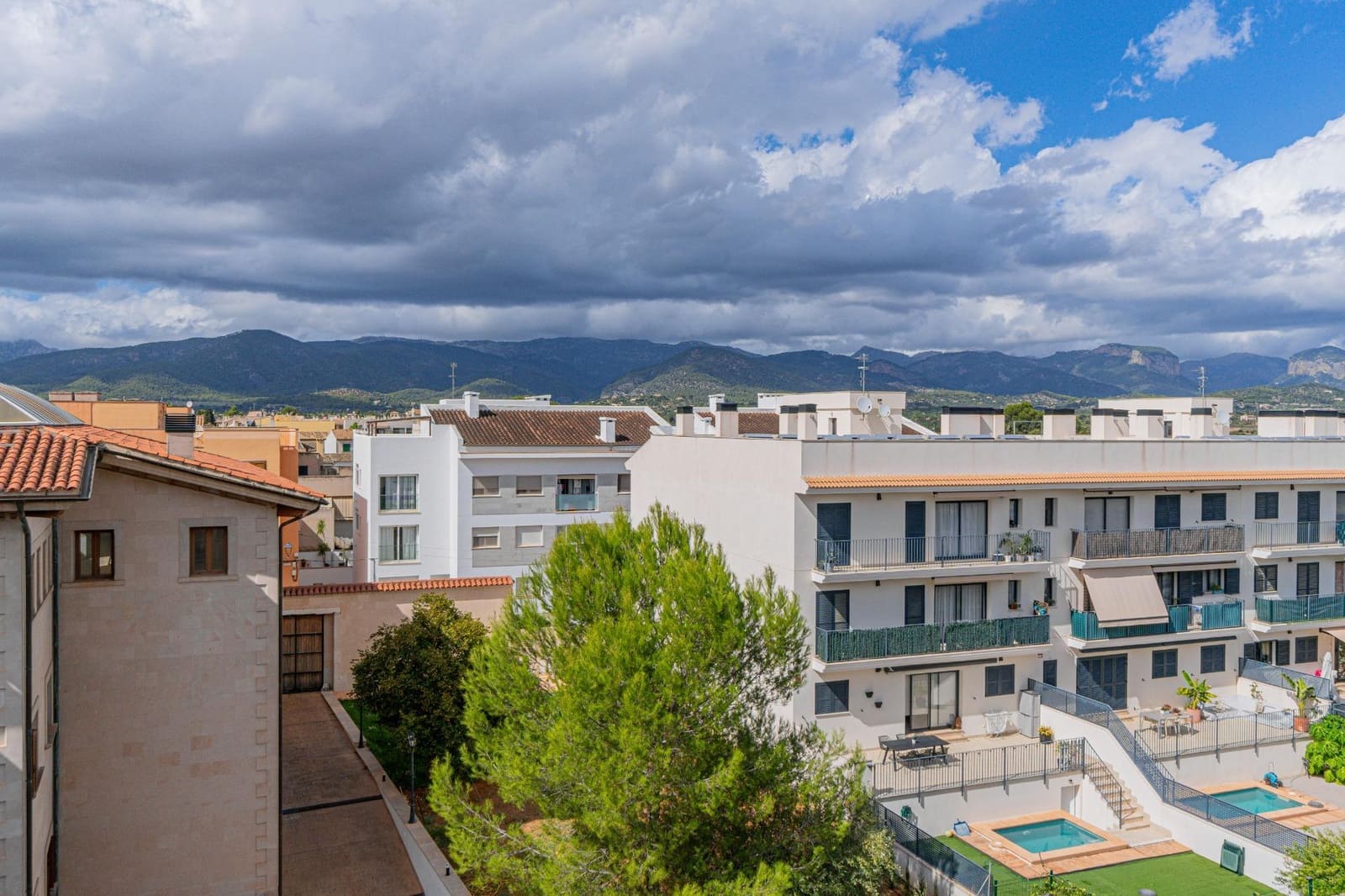 4 bedroom Terraced Villa for sale in Santa Maria del Cami with garage - € 649,900 (Ref: 9264582)