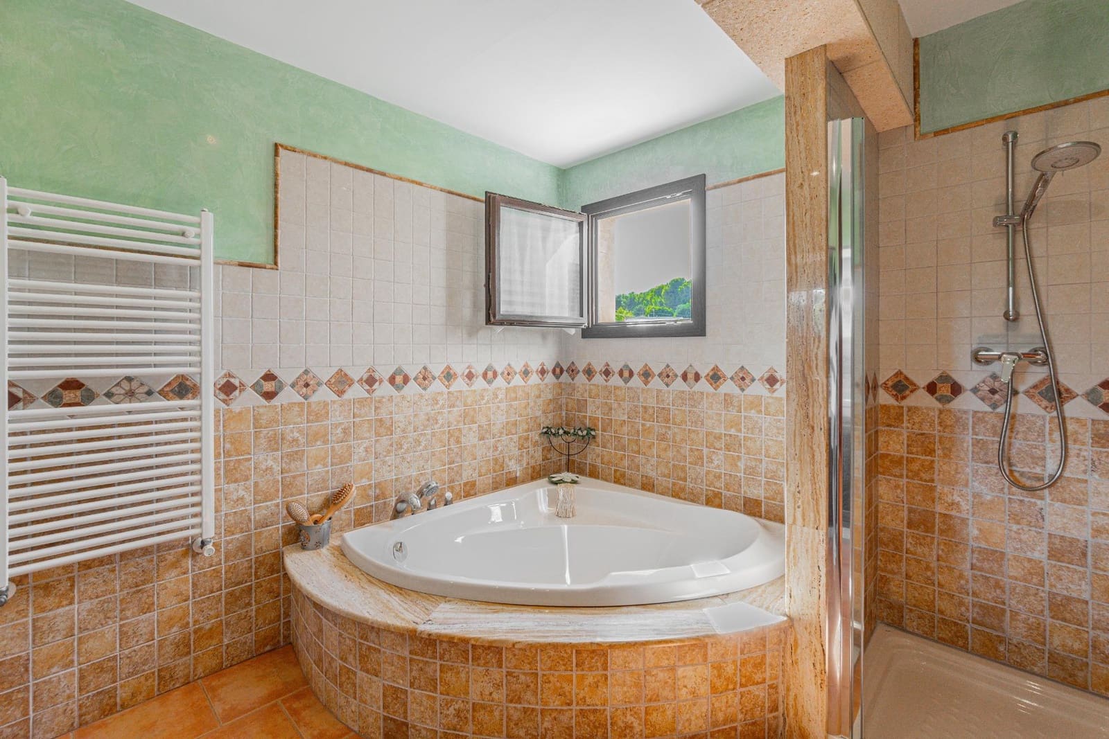 4 makuuhuone Huvila myytävänä paikassa Calvia mukana uima-altaan 
autotalli - 1 599 000 € (Ref: 9272639)