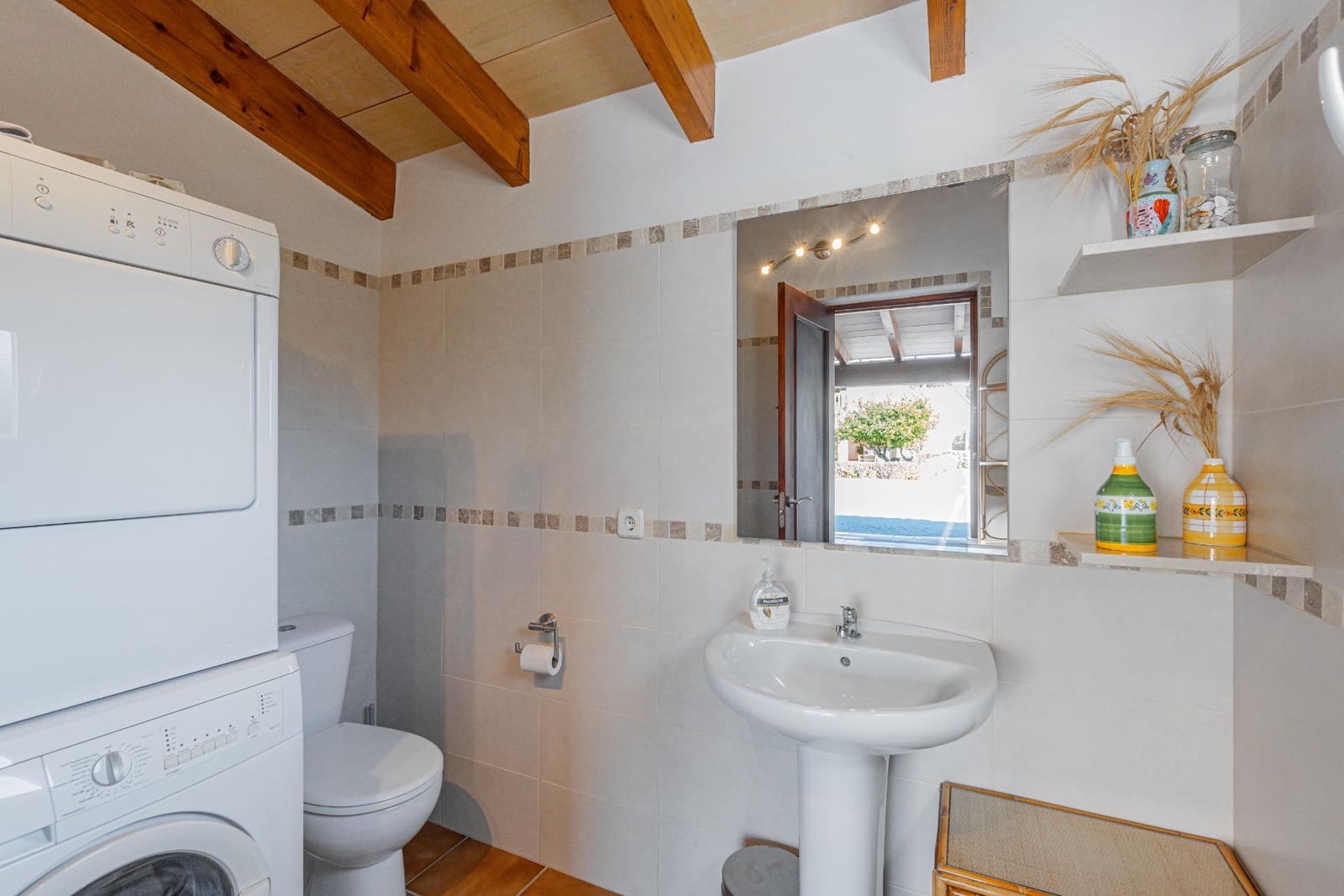 4 makuuhuone Huvila myytävänä paikassa Calvia mukana uima-altaan 
autotalli - 1 599 000 € (Ref: 9272639)