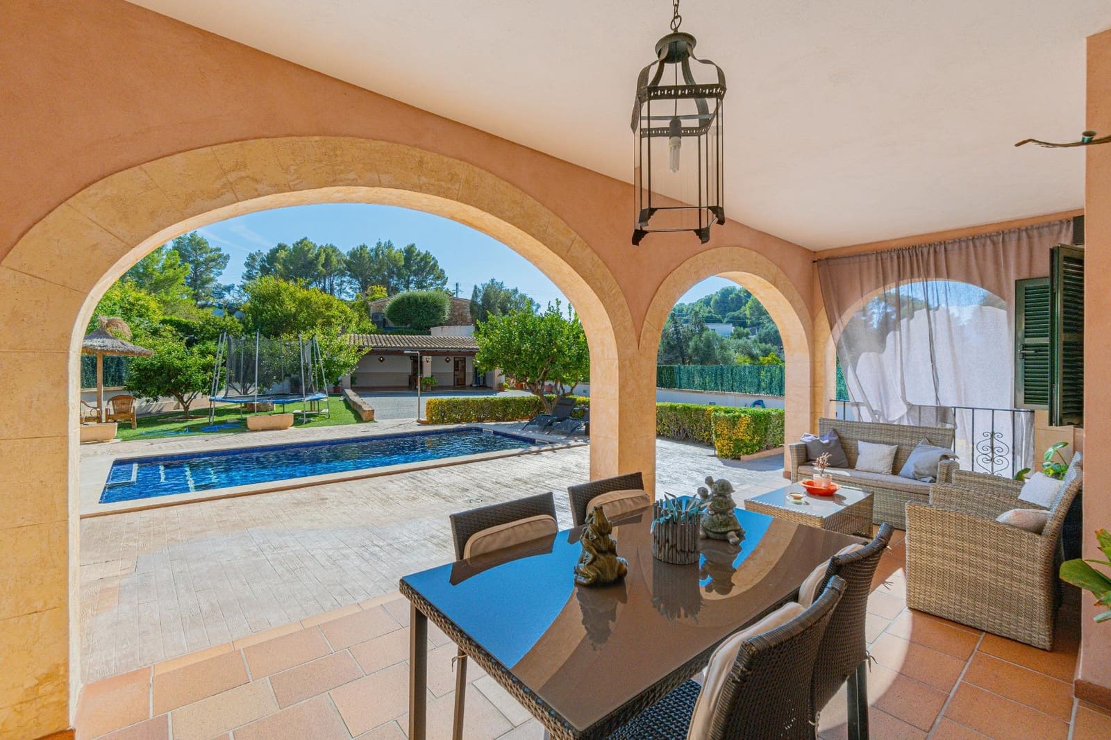 4 makuuhuone Huvila myytävänä paikassa Calvia mukana uima-altaan 
autotalli - 1 599 000 € (Ref: 9272639)