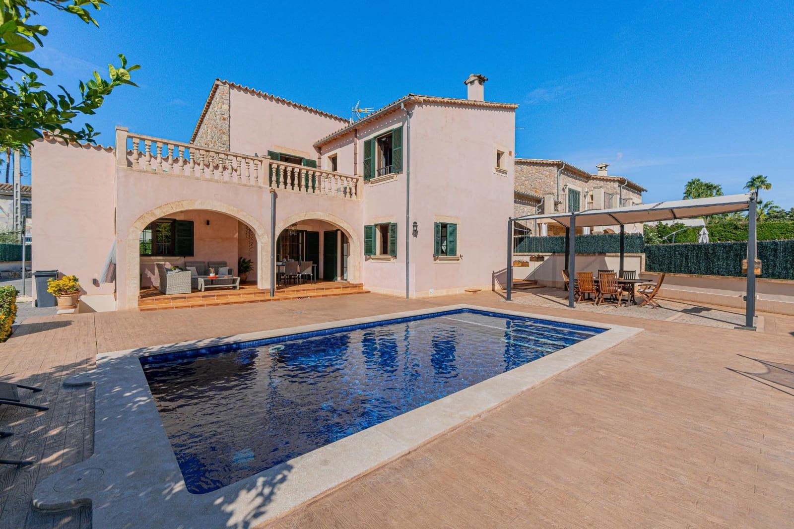 4 makuuhuone Huvila myytävänä paikassa Calvia mukana uima-altaan 
autotalli - 1 599 000 € (Ref: 9272639)