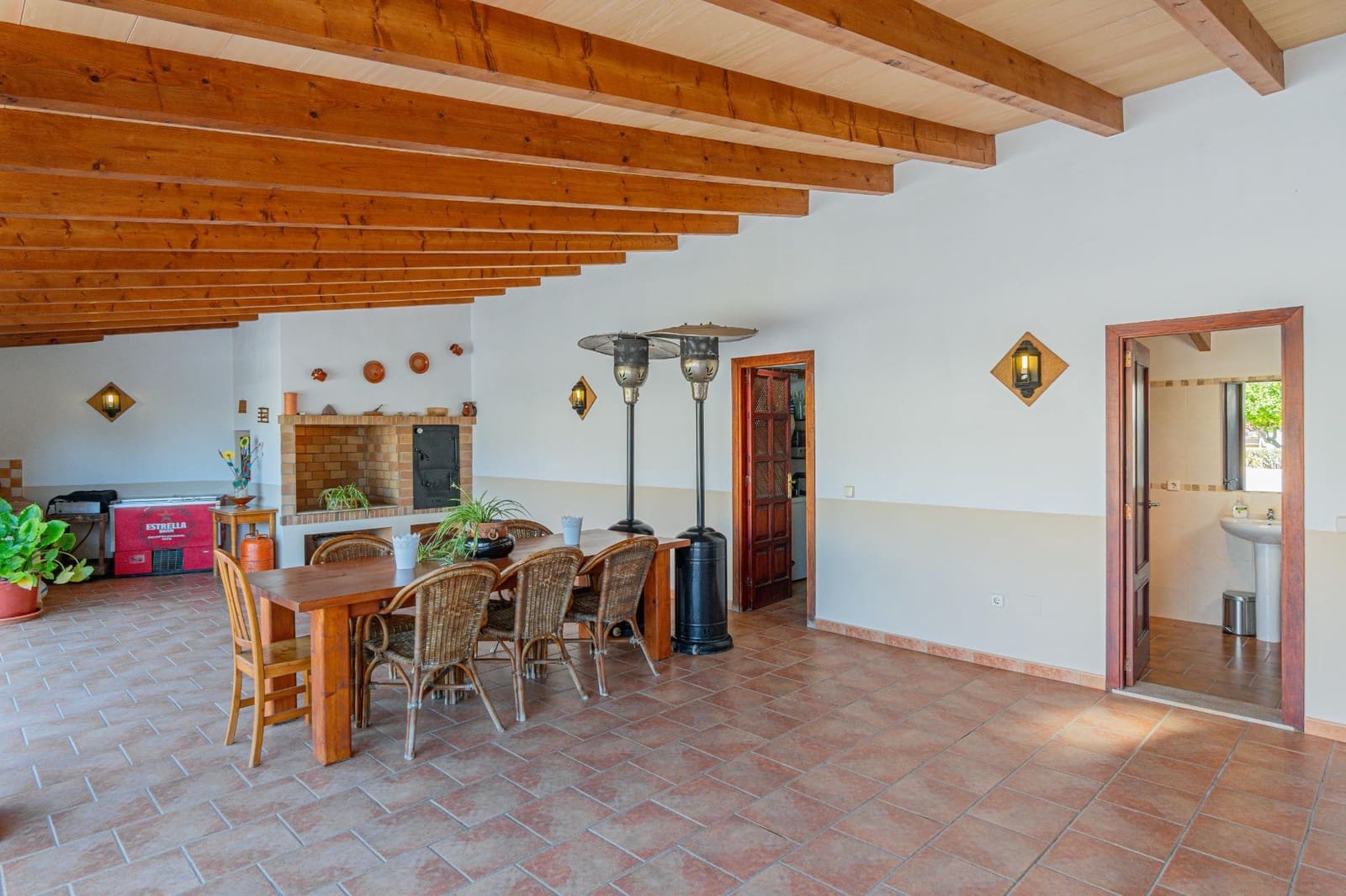 4 makuuhuone Huvila myytävänä paikassa Calvia mukana uima-altaan 
autotalli - 1 599 000 € (Ref: 9272639)