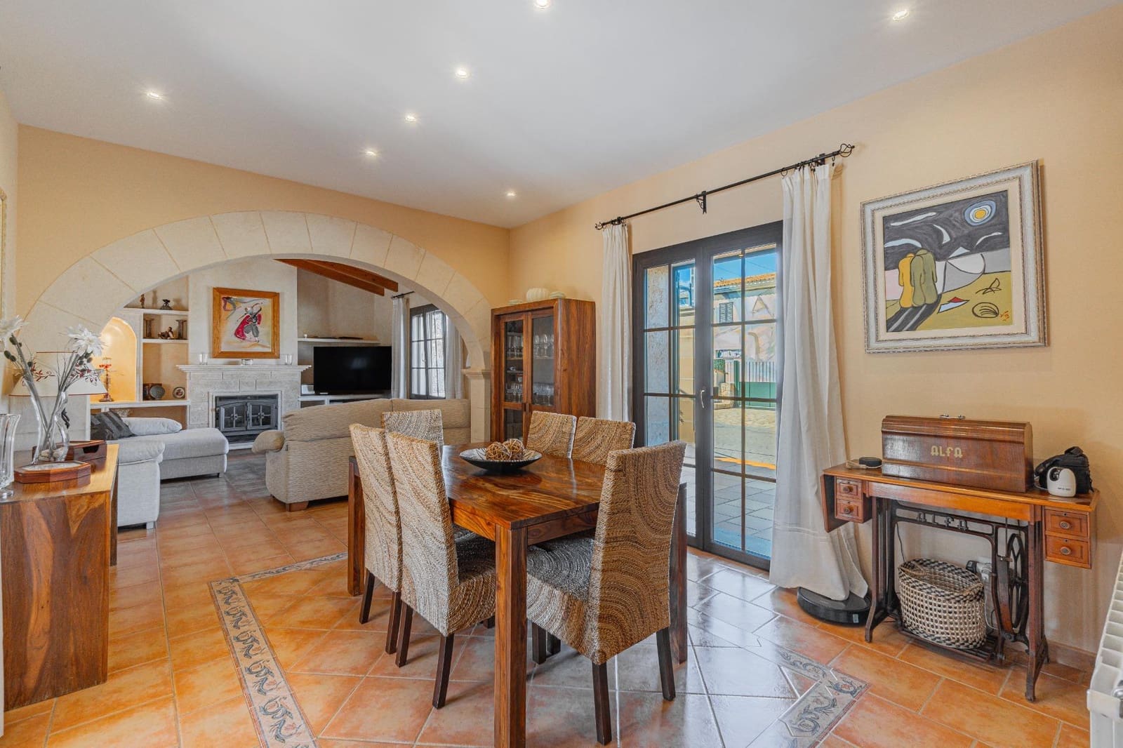 4 makuuhuone Huvila myytävänä paikassa Calvia mukana uima-altaan 
autotalli - 1 599 000 € (Ref: 9272639)