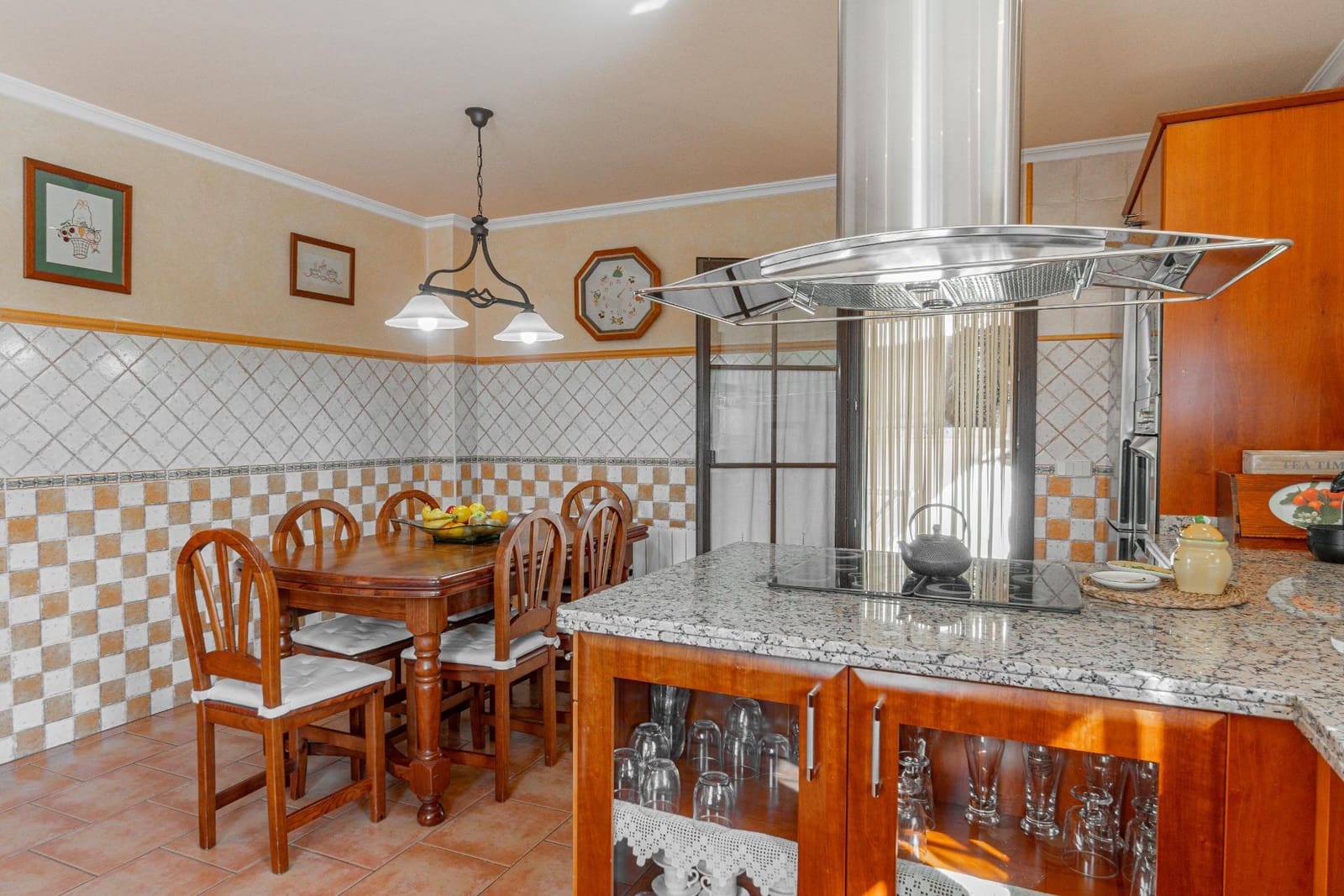 4 makuuhuone Huvila myytävänä paikassa Calvia mukana uima-altaan 
autotalli - 1 599 000 € (Ref: 9272639)