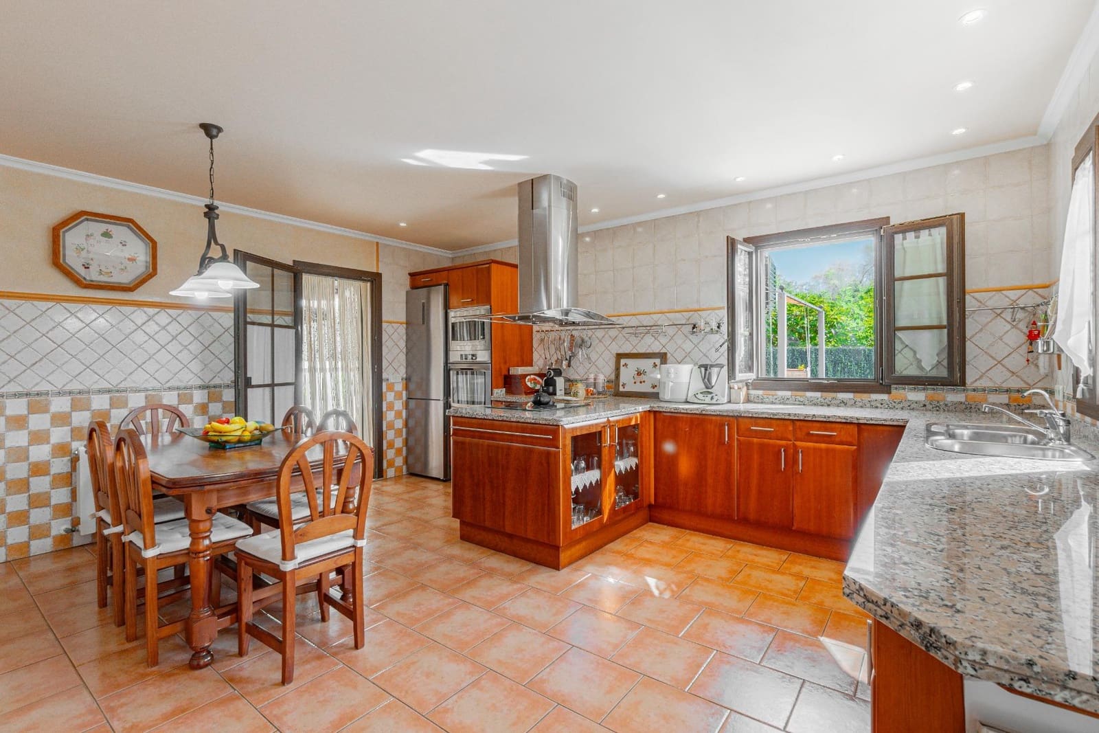 4 makuuhuone Huvila myytävänä paikassa Calvia mukana uima-altaan 
autotalli - 1 599 000 € (Ref: 9272639)