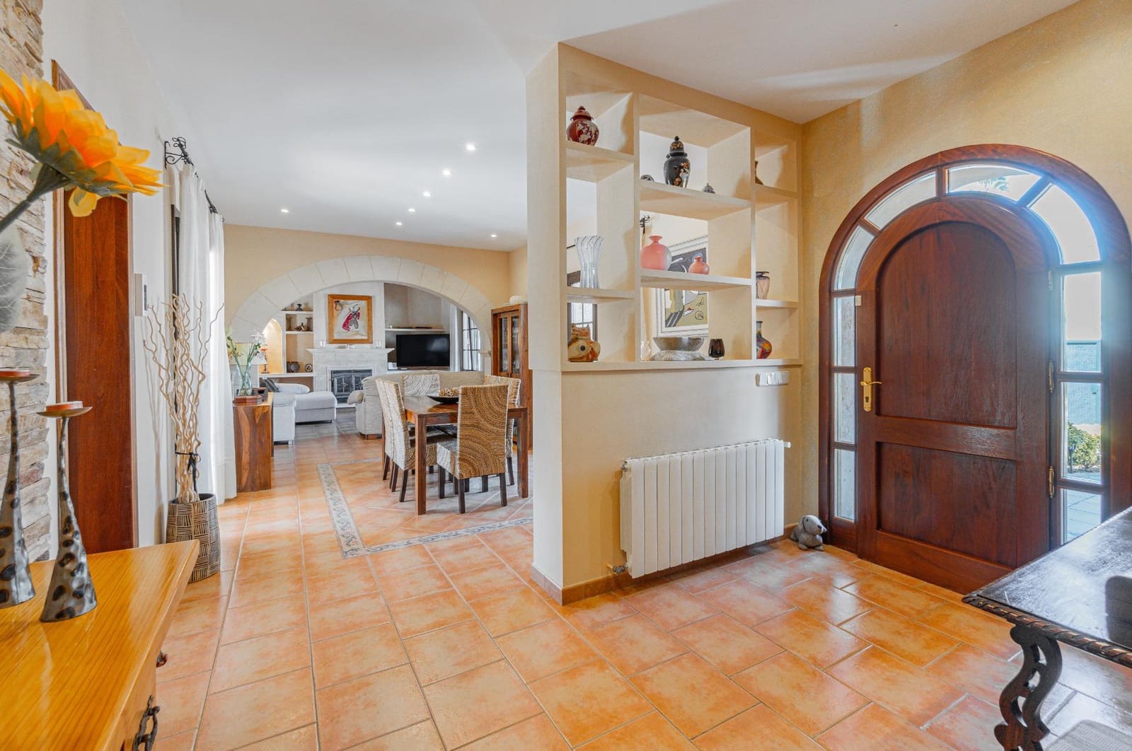 4 makuuhuone Huvila myytävänä paikassa Calvia mukana uima-altaan 
autotalli - 1 599 000 € (Ref: 9272639)