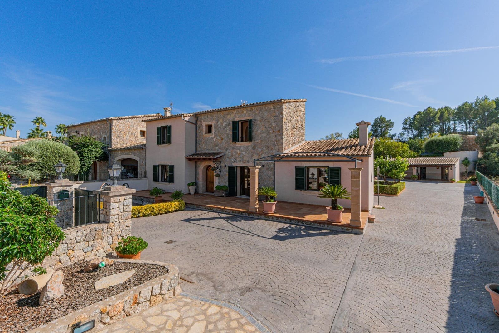 4 makuuhuone Huvila myytävänä paikassa Calvia mukana uima-altaan 
autotalli - 1 599 000 € (Ref: 9272639)