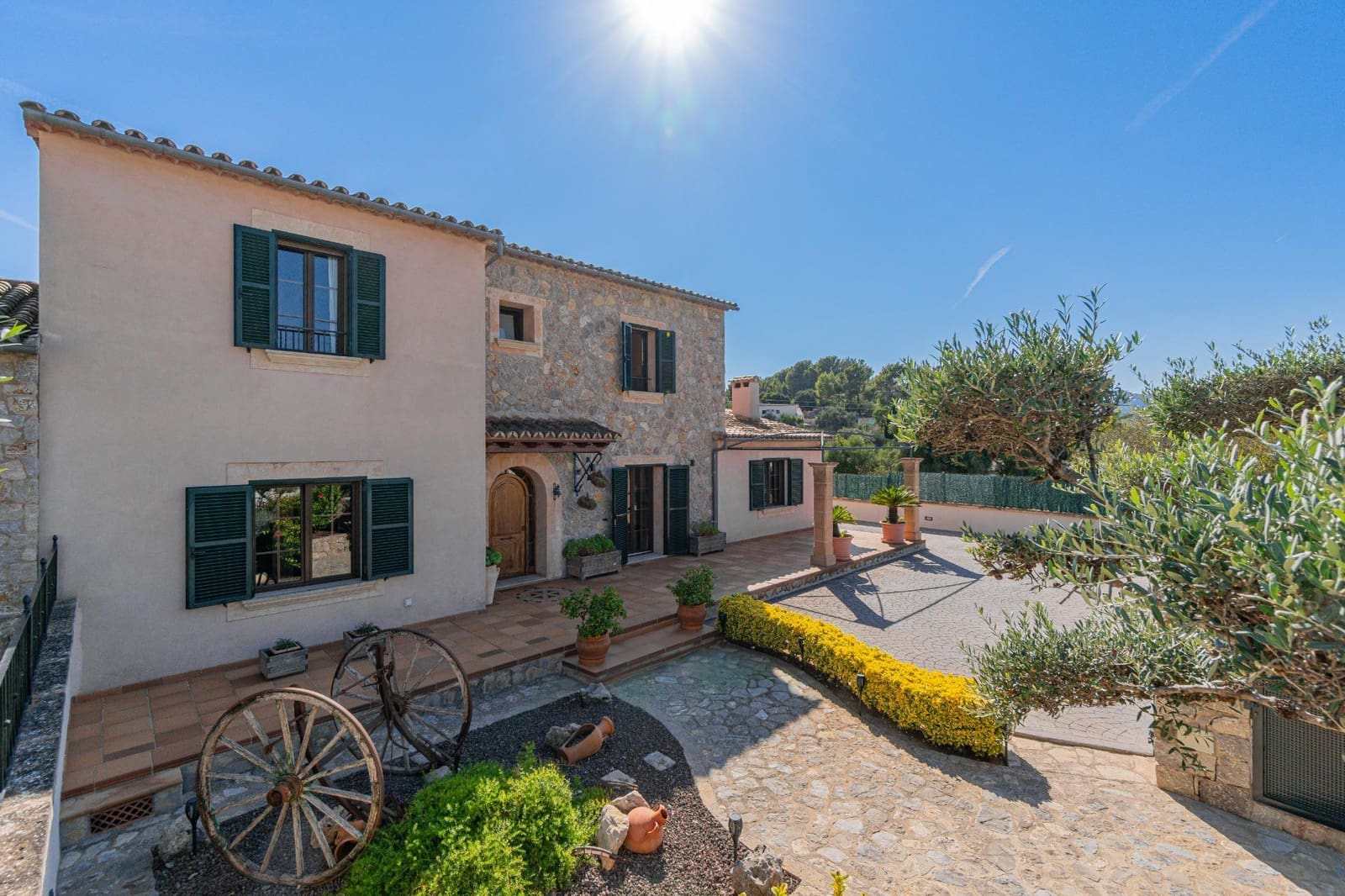 4 makuuhuone Huvila myytävänä paikassa Calvia mukana uima-altaan 
autotalli - 1 599 000 € (Ref: 9272639)