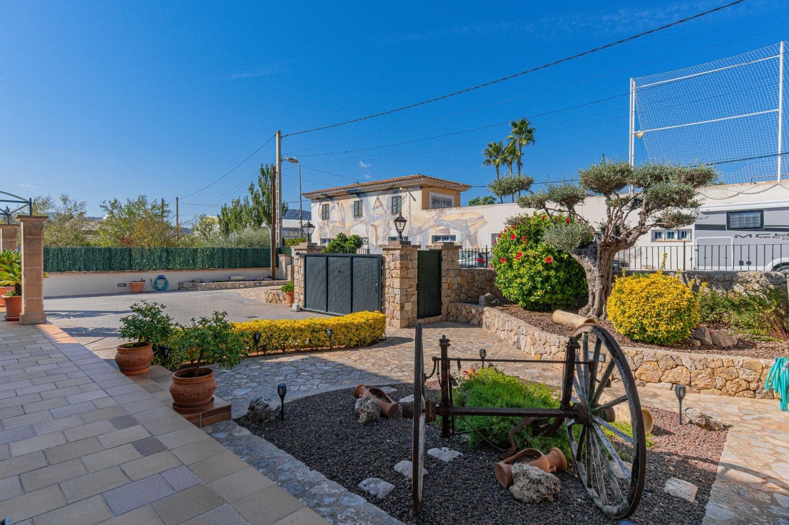 4 makuuhuone Huvila myytävänä paikassa Calvia mukana uima-altaan 
autotalli - 1 599 000 € (Ref: 9272639)