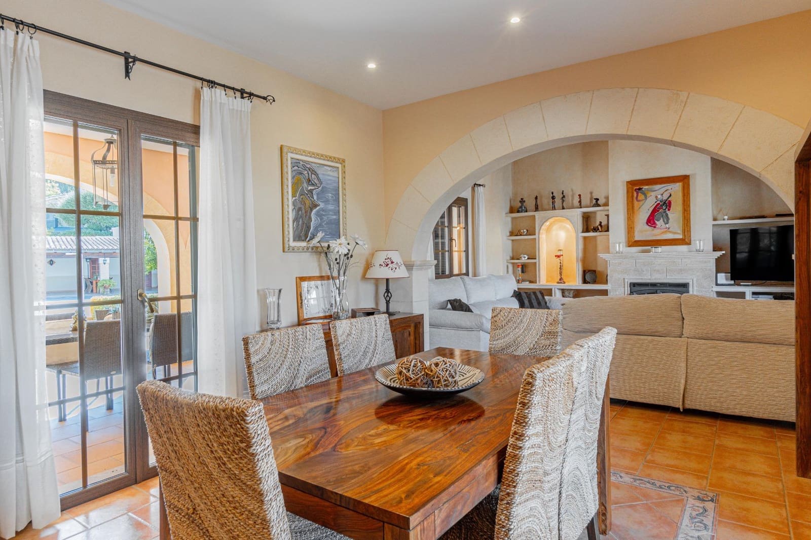 4 makuuhuone Huvila myytävänä paikassa Calvia mukana uima-altaan 
autotalli - 1 599 000 € (Ref: 9272639)