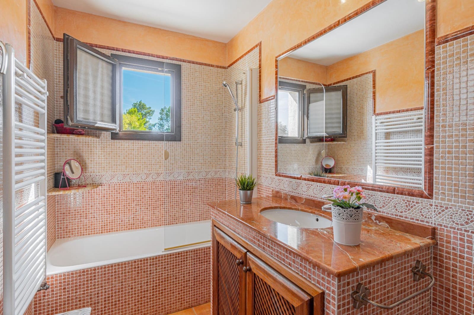 4 makuuhuone Huvila myytävänä paikassa Calvia mukana uima-altaan 
autotalli - 1 599 000 € (Ref: 9272639)