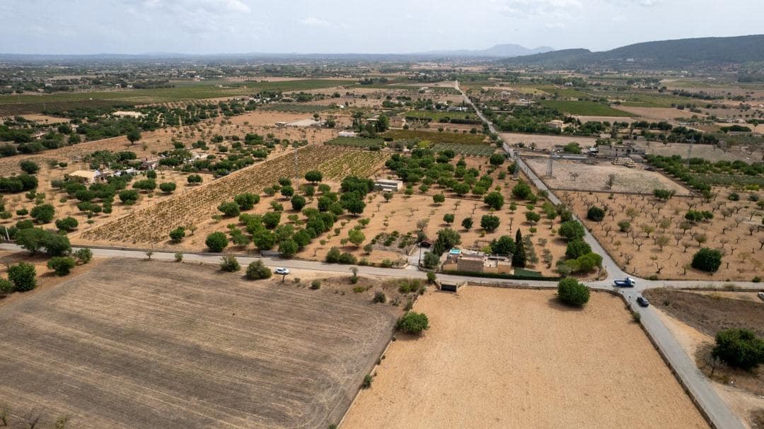 Ubebygd land til salgs i Consell - € 729 000 (Ref: 9330668)