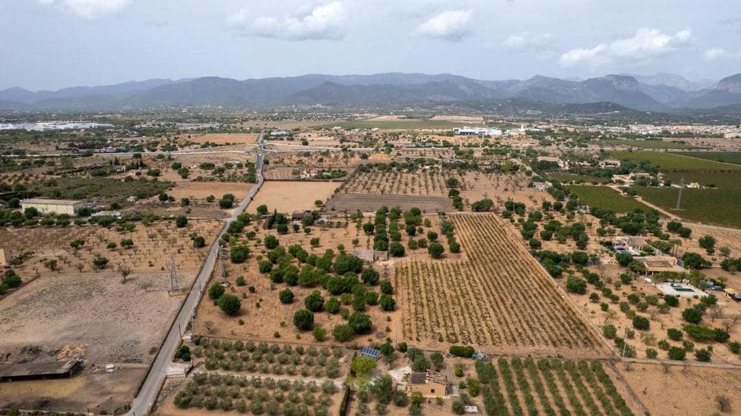 Ubebygd land til salgs i Consell - € 729 000 (Ref: 9330668)