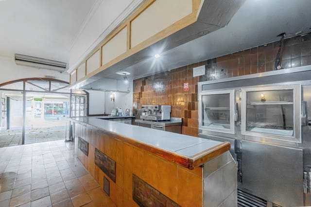 Erhverv til salg i Magalluf, Calvià - € 239.000 (Ref: 9353644)